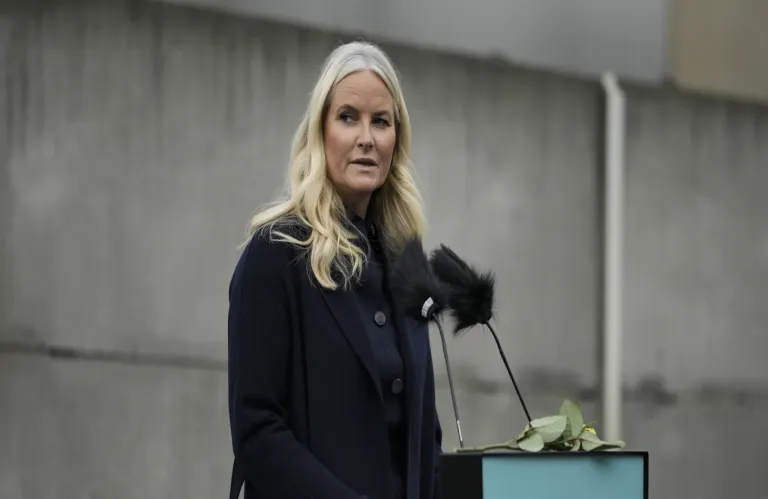 Guardian: Τουλάχιστον 1.000 αναφορές στη πριγκίπισσα Μέτε-Μάριτ της Νορβηγίας στα αρχεία Έπσταϊν -«Μου γαργαλάς το μυαλό», του έγραφε