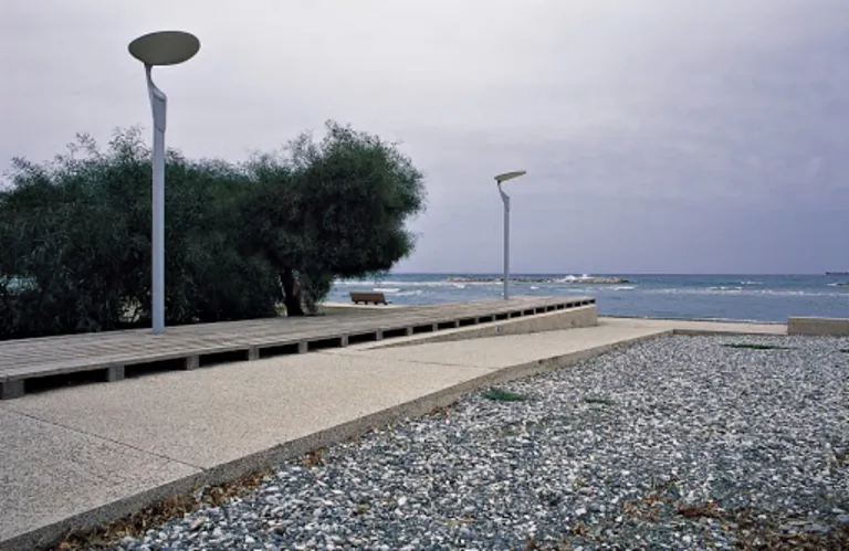 Προσωρινά κλειστό τμήμα του παραλιακού πεζόδρομου στη Βορόκληνη - Σοβαρό το πρόβλημα στατικότητας, λέει ο Δήμος