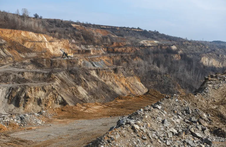 Η Ουάσινγκτον θέλει να δημιουργήσει απόθεμα σπάνιων γαιών για να μειώσει εξάρτηση από Πεκίνο