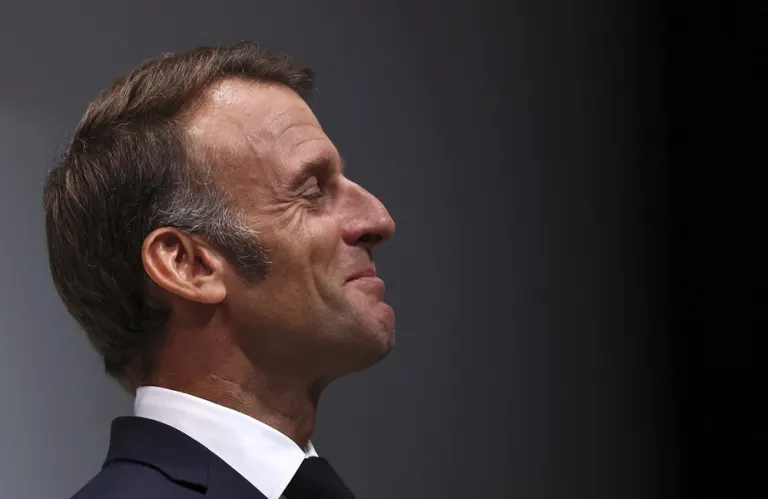 Η Γαλλία ενέκρινε τον κρατικό προϋπολογισμό μετά από μήνες διαμάχης και προτάσεων μομφής