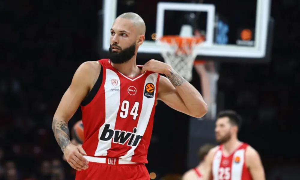 Άφησε στη μέση την ανατροπή ο Ολυμπιακός στο Ντουμπάι παρά την ηρωική προσπάθεια Φουρνιέ