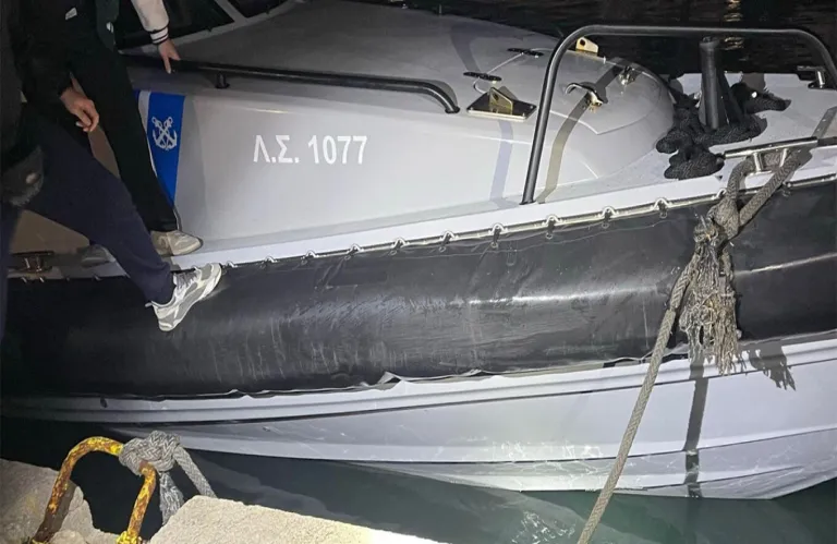 Τι υποστηρίζει το ελληνικό Λιμενικό για την τραγωδία στη Χίο με τους 15 νεκρούς: «Το δουλεμπορικό χτύπησε το σκάφος μας στο πλάι, ανετράπη και βυθίστηκε»