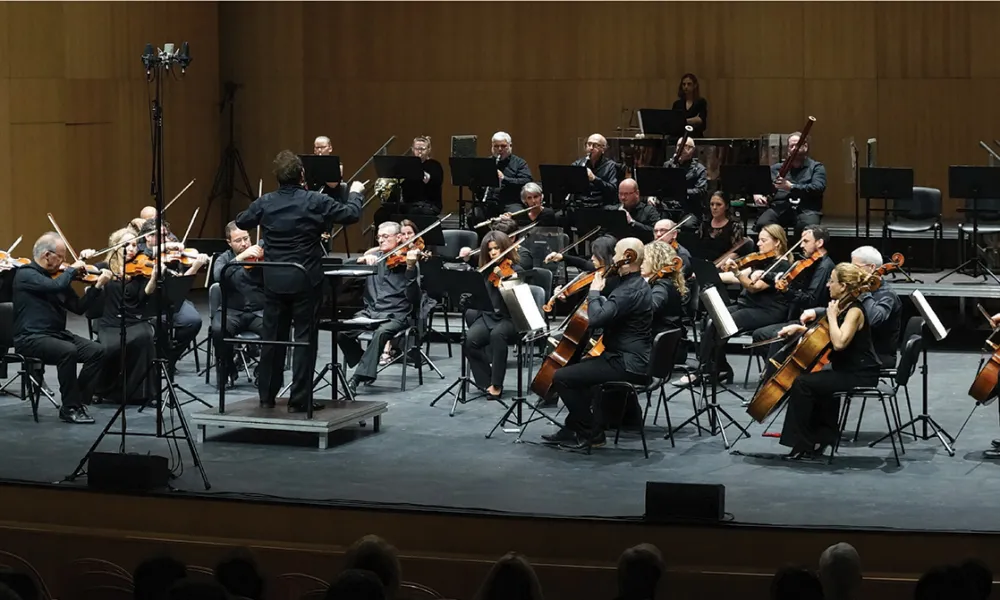 Με αφιερώματα, διεθνείς σολίστ και πρεμιέρες η άνοιξη της Συμφωνικής Ορχήστρας Κύπρου