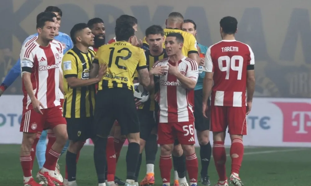 Καταγγελία της ΑΕΚ: Ζητάει τιμωρία του Ποντένσε απο τον εισαγγελέα για ρίψη ομπρέλας στην εξέδρα!