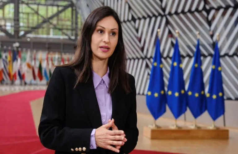 Νέο δίλημμα για Μαρία: Υπουργείο ή σχολείο