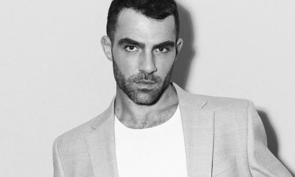 Giulio Filippo D’Errico: Κυκλοφόρησε το «Εκείνα τα θέλω | Per sempre» – Υποψηφιότητα για Eurovision 2026