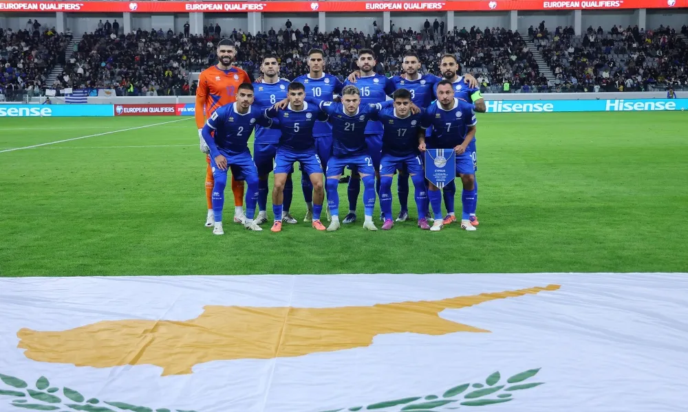 Μαθαίνει τους τρεις αντιπάλους