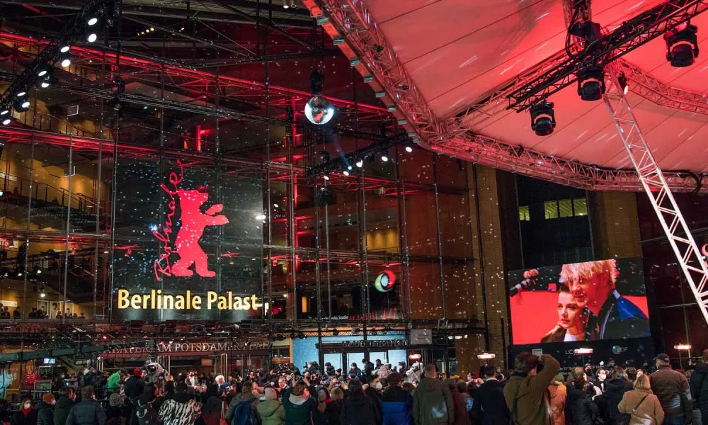 ΜΠΕΡΛΙΝΑΛΕ 2026: Διαμαρτυρίες και πολιτικό μήνυμα στην τελετή έναρξης του φεστιβάλ κινηματογράφου