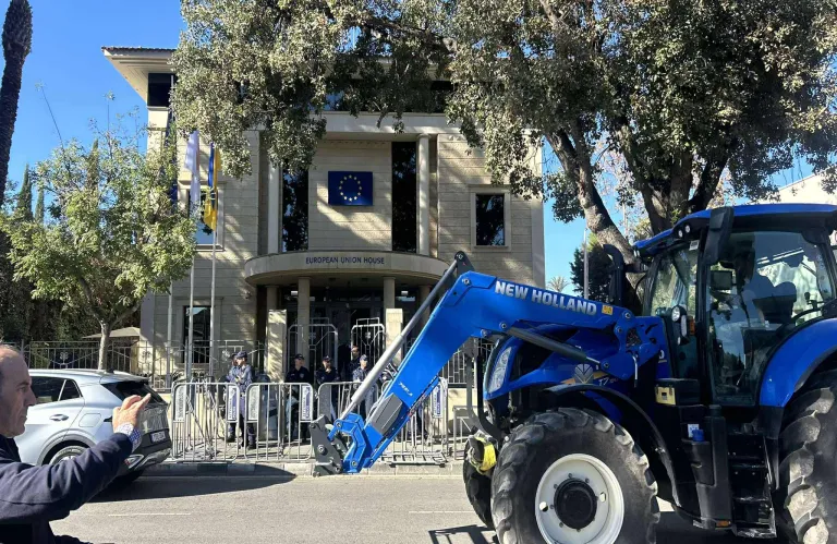 Στους δρόμους ξανά σήμερα οι αγρότες για τη συμφωνία ΕΕ-Mercosur