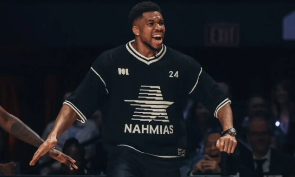 Έκανε τη δουλειά από τον πάγκο ο Αντετοκούνμπο!