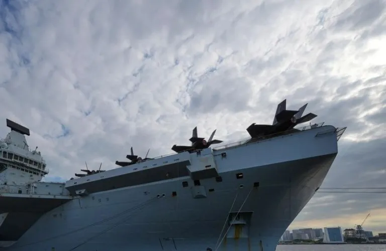 Αεροπλανοφόρο, 40 αεροσκάφη και υποβρύχιο: Τι περιλαμβάνει η ομάδα κρούσης που στέλνει η Βρετανία σε Βόρειο Ατλαντικό και Αρκτική