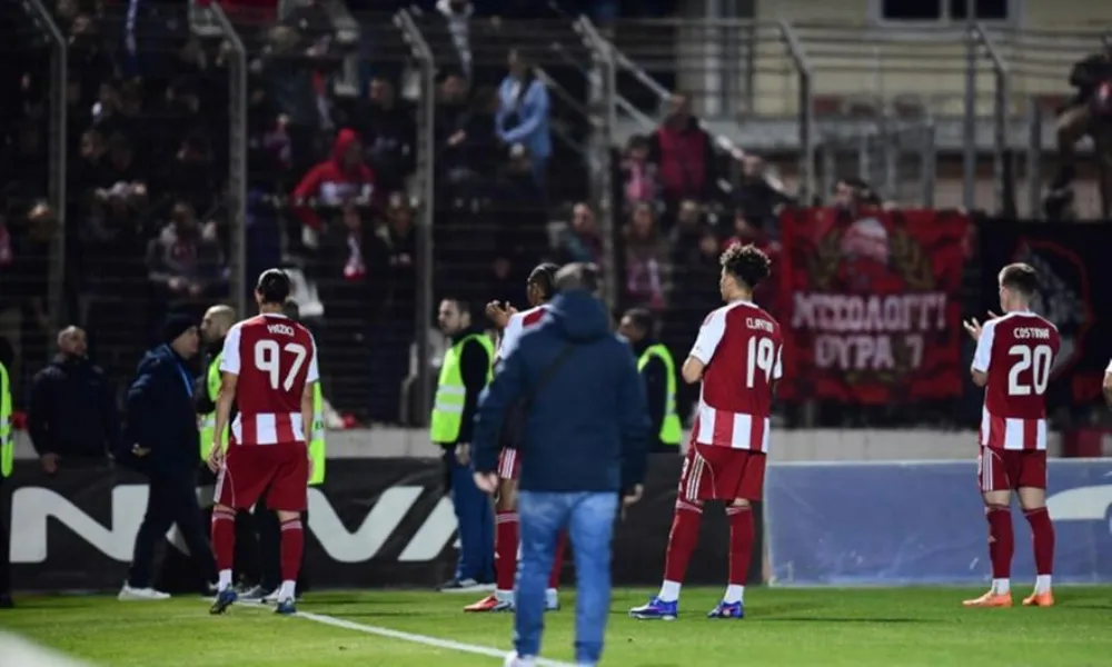 Οι οπαδοί του Ολυμπιακού τα... έψαλλαν στους παίκτες