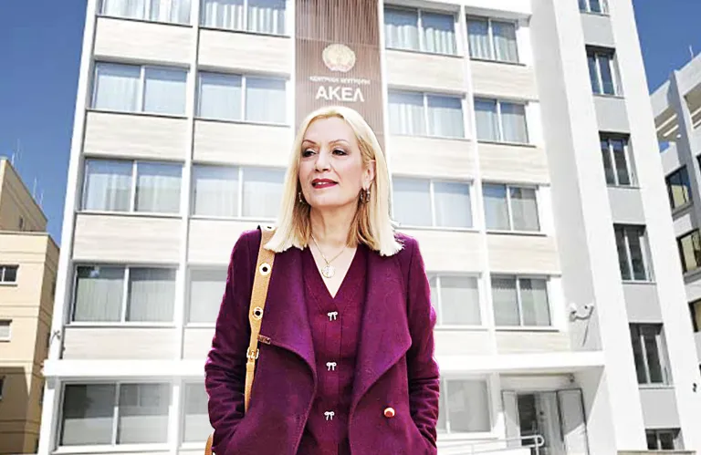 ΑΚΕΛ: Φάσκει και αντιφάσκει με τις δηλώσεις της η Χαραλαμπίδου - Τα τρία ερωτήματα του κόμματος