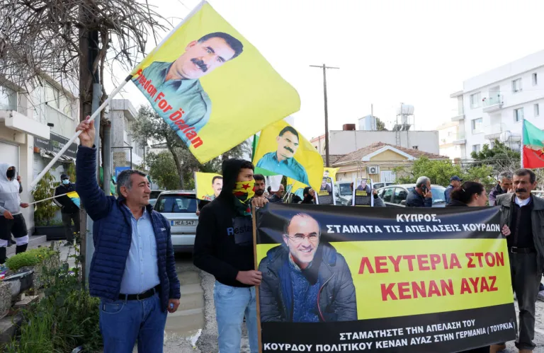 Με απόφαση του Προέδρου της Δημοκρατίας η αποφυλάκιση Κενάν Αγιάζ – Τι αναφέρει το Παρατηρητήριο για τη δίκη του