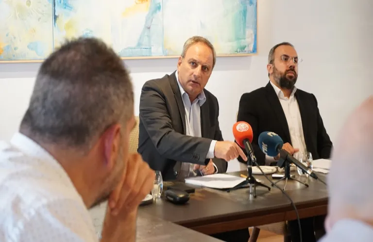 ΑΚΕΛ: «Ιδεολογική εμμονή» η συμμετοχή της κυβέρνησης Χριστοδουλίδη στην πρωτοβουλία Τραμπ για την Γάζα