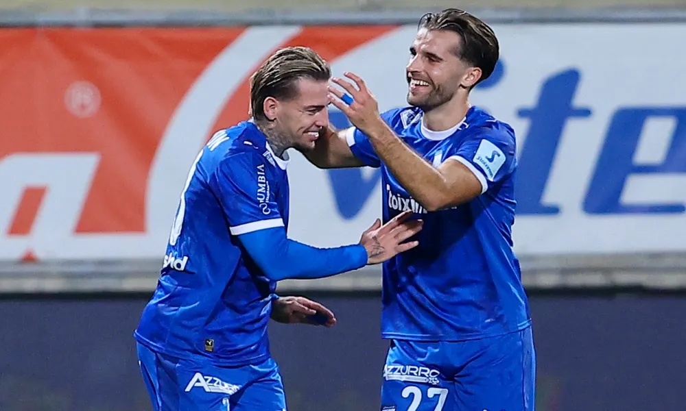 Προχωρά σεμνά και ταπεινά