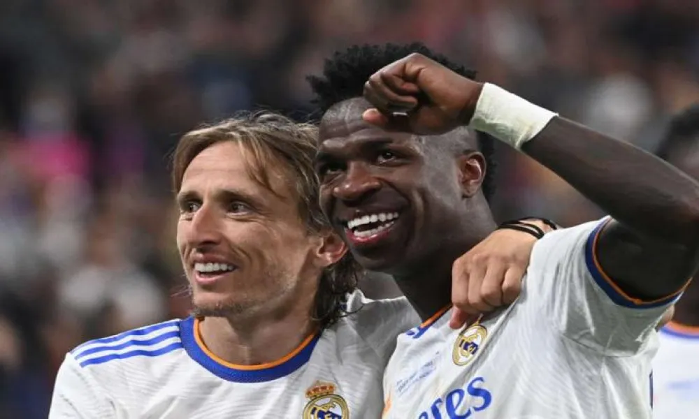 Υπόκλιση Βινίσιους σε Μόντριτς: «Κανείς σαν εκείνον, είναι ο καλύτερος στον κόσμο»