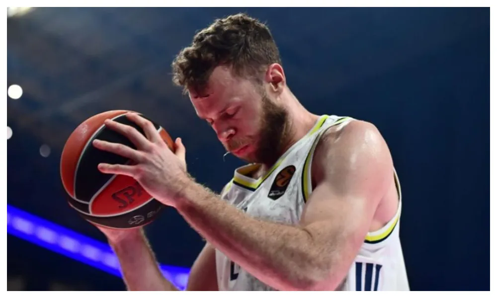 Πλήγμα για τη Φενέρμπαχτσε: Χάνει Μέλι για τουλάχιστον 1,5 μήνα