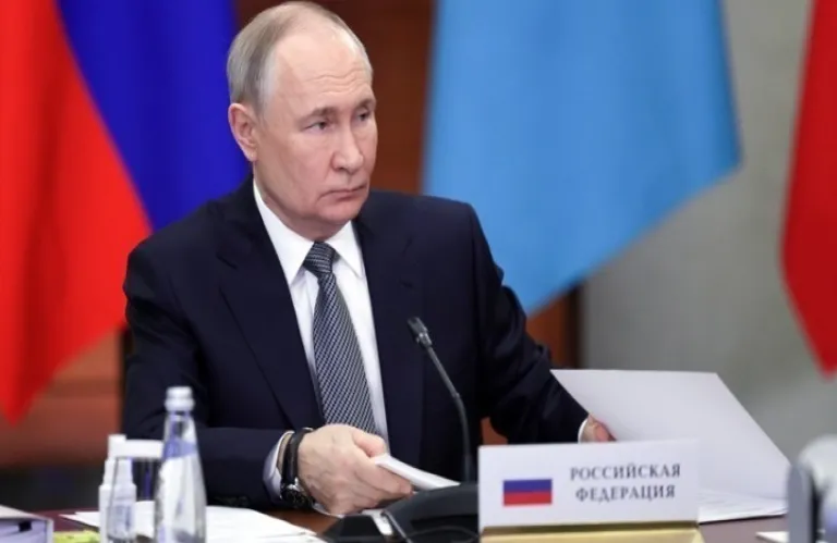 Ο Πούτιν συναντά στη Μόσχα τον ΥΠΕΞ της Κούβας εν μέσω έντασης με τις ΗΠΑ