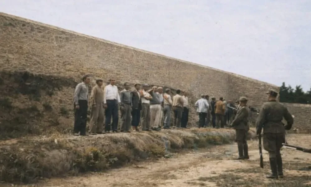 Καισαριανή: Κηρύχθηκε μνημείο το σύνολο της συλλογής φωτογραφιών από την εκτέλεση των 200