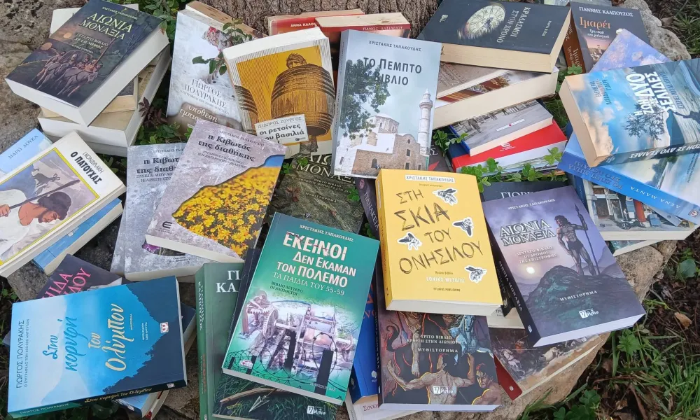 Δωρεά βιβλίων από το συγγραφέα Χριστάκη Ταπακούδη στο Σ.Κ.Ε. Χλώρακας