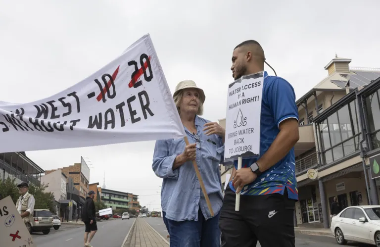 Διαμαρτυρία στο Γιοχάνεσμπουργκ κατά της έλλειψης νερού
