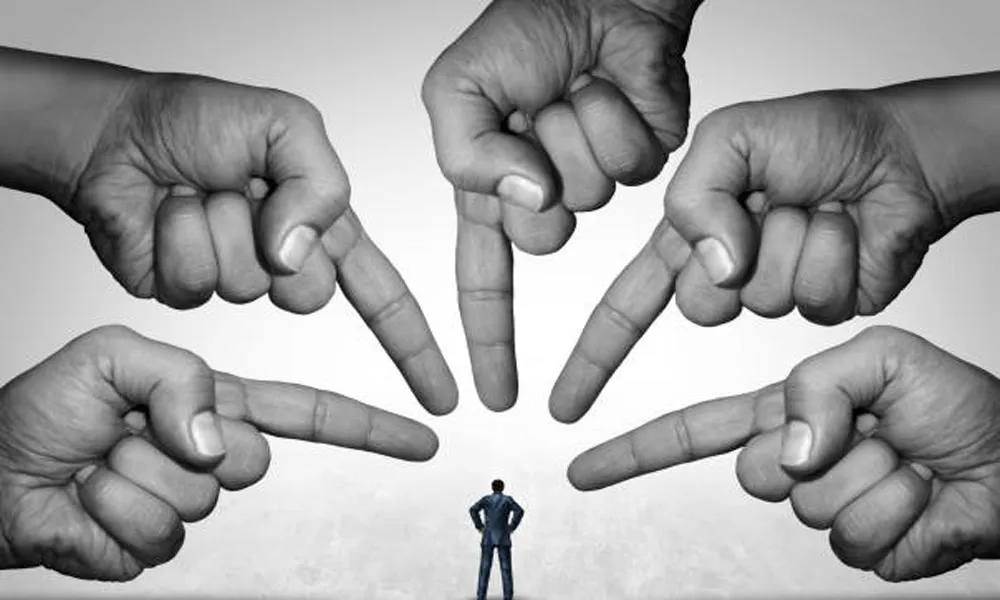 Η ευθύνη δεν είναι του ενός αλλά πολλών...