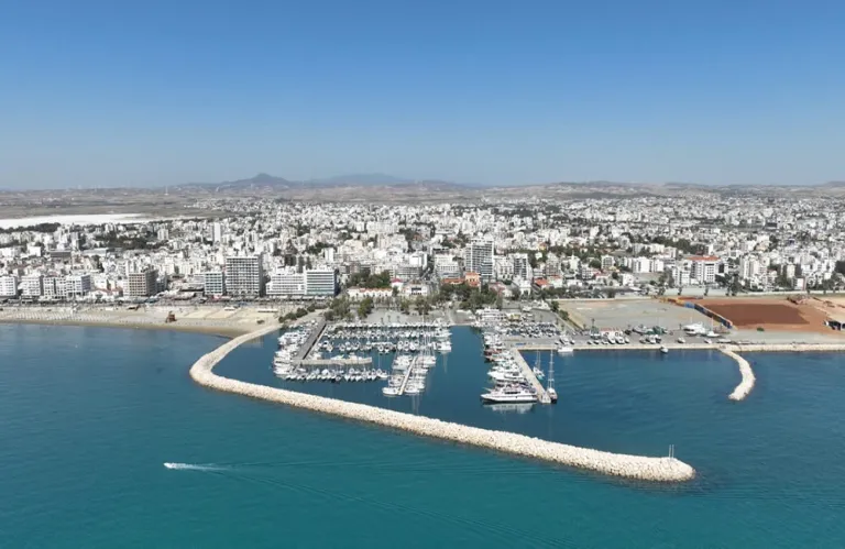 Η ενημέρωση «μούδιασε» τη Λάρνακα: Δυσαρέσκεια για τις προτάσεις Βαφεάδη για λιμάνι-μαρίνα