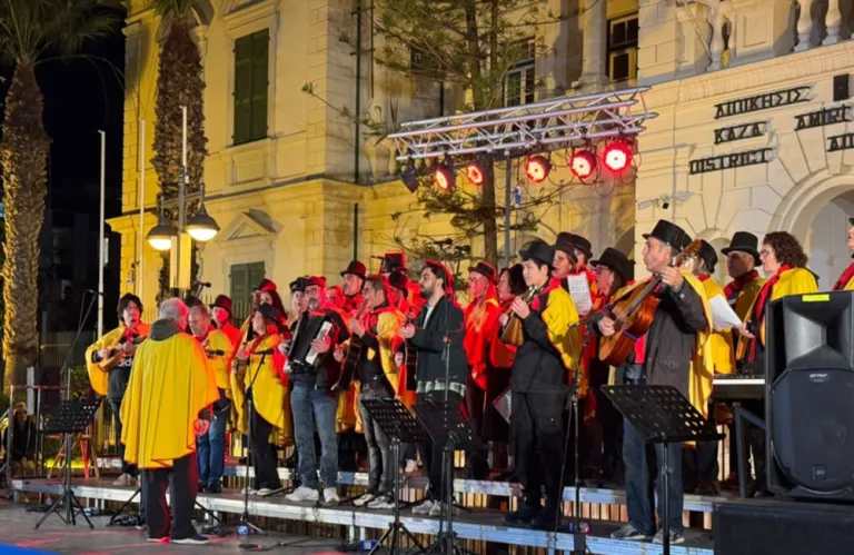 Κορυφώνονται οι καρναβαλίστικες εκδηλώσεις στη Λεμεσό - Τραγούδια από τους κανταδόρους στο Διοικητήριο (φώτος + βίντεο)