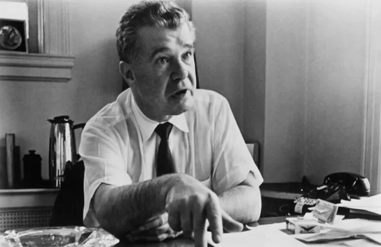 Ρόμπερτ Ρόσεν: Ο μεγάλος σκηνοθέτης που θα στιγματιστεί για πάντα ως «ο καταδότης του Χόλιγουντ»