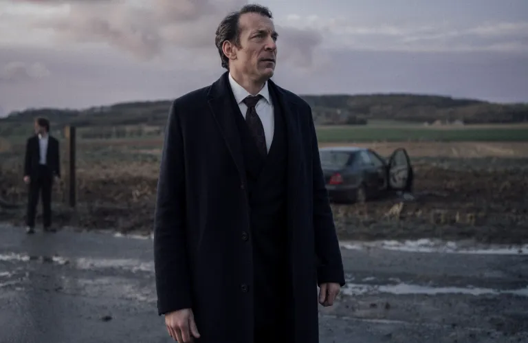 76η ΜΠΕΡΛΙΝΑΛΕ: Τα δραματικά επακολουθα μιας οικονομικής απάτης και οι παραξενιές μιας πλούσιας οικογένειας