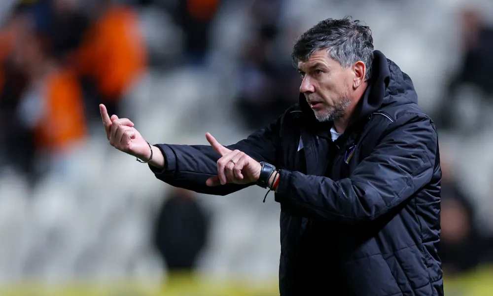 Η εντεκάδα του ΑΠΟΕΛ - Πάγκο οι Σταφυλίδης - Ντέγκενεκ