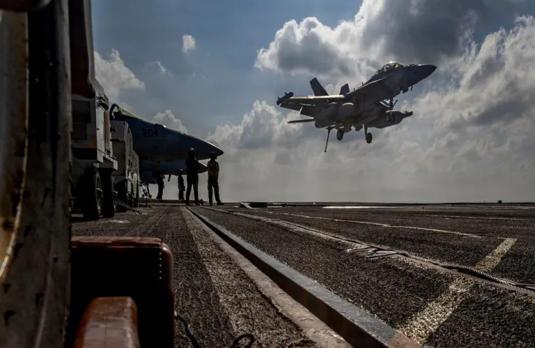 Στο παρά πέντε της σύγκρουσης ΗΠΑ - Ιράν: Τα τέσσερα σενάρια για το χτύπημα από τον Τραμπ