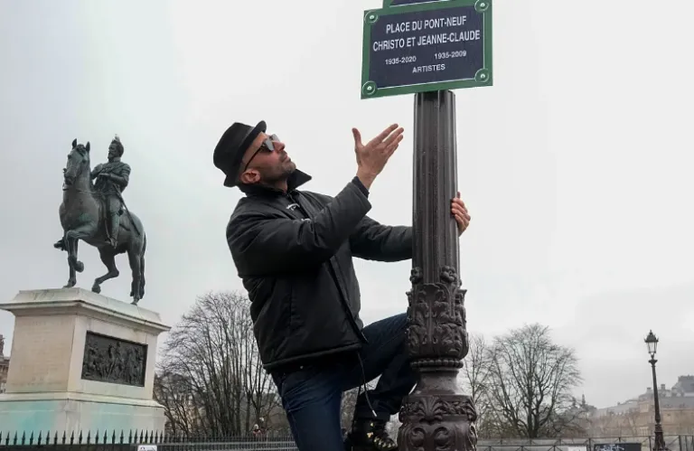 Ο Γάλλος καλλιτέχνης JR σχεδιάζει να μετατρέψει το Πον Νεφ σε σπηλιά