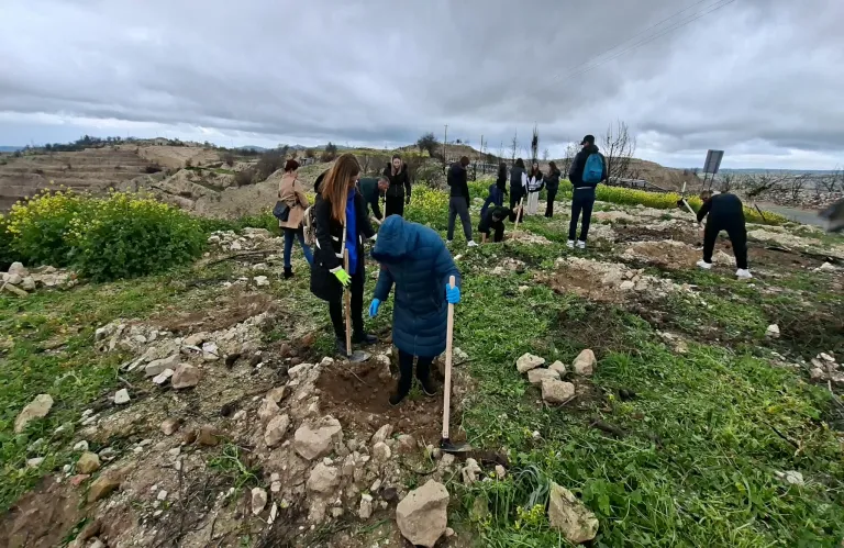 Κολέγιο CDA : Φυτεύοντας το αύριο στις πληγείσες περιοχές