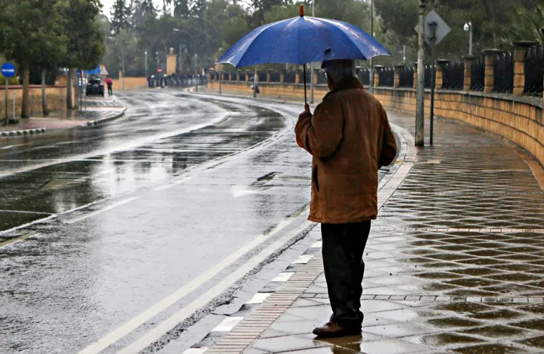 Σκαμπανευάσματα καιρού: Ψυχρή αέρια μάζα και βροχές μέχρι το Σάββατο κι από Κυριακή άνοδος θερμοκρασίας - Αναλυτικά η πρόγνωση