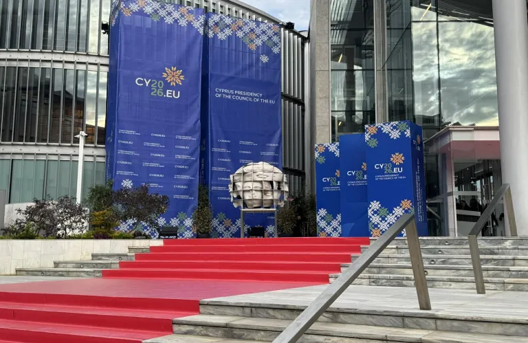 «Δεν παρεμβαίνει το ΔΣ του ΘΟΚ»: Τι απαντά ο Βουτουρής στις καταγγελίες για τα περί «μαζικής απόρριψης ηθοποιών χωρίς ακρόαση»