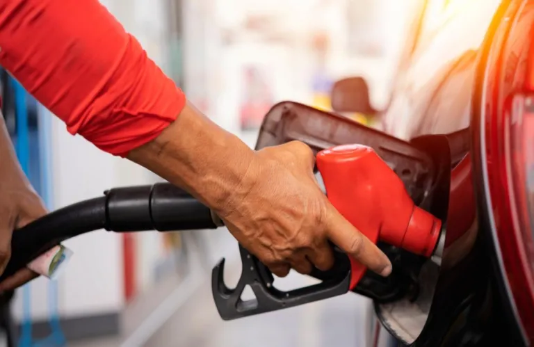 Λευκωσία: Πρόστιμα έως €2.000 για παράνομη χρήση αφορολόγητου πετρελαίου – Κατασχέσεις καπνικών σε Λατσιά