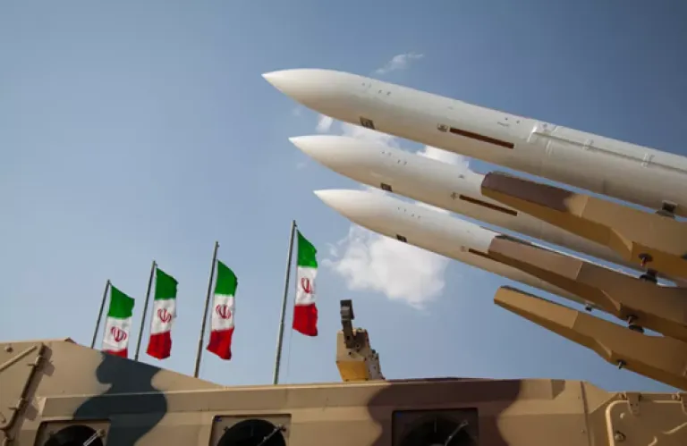 CNN Analysis: Trump's Dilemma on Iran - Diplomacy or Military 'Strike'