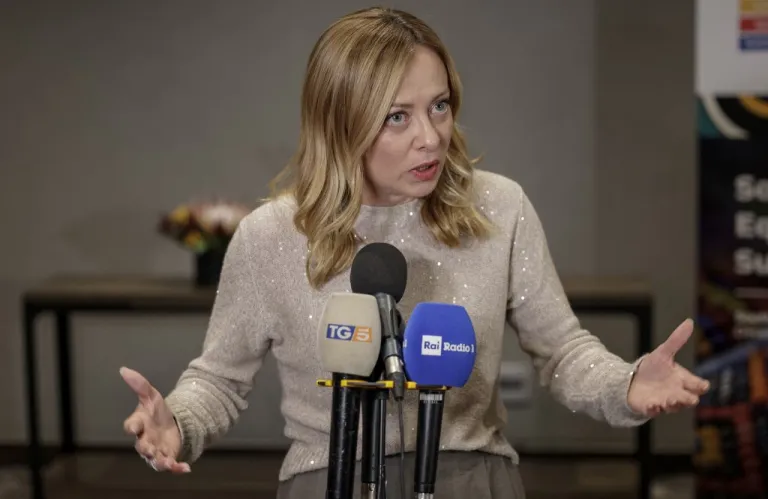 Τζόρτζια Μελόνι: Κατηγορείται πως επιχειρεί να «στήσει» τις επόμενες εκλογές στην Ιταλία
