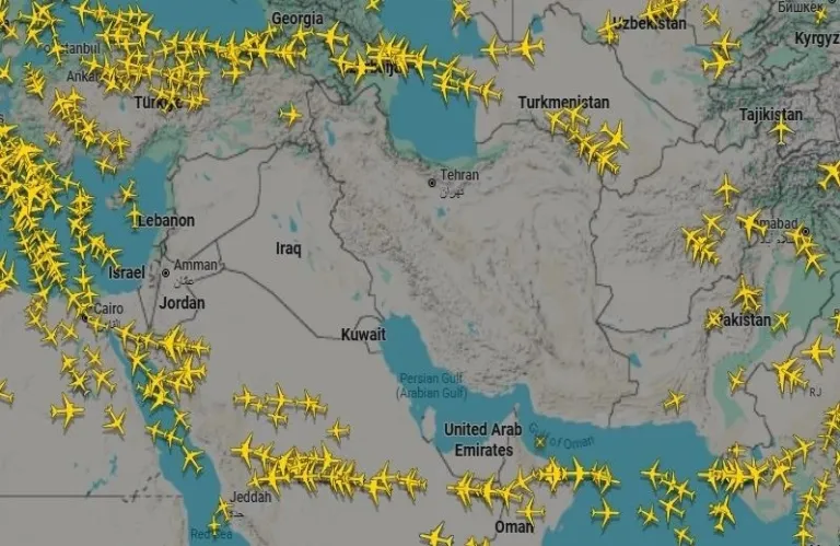 Flights to the Middle East Suspended - Map Shows Aircraft Diverting