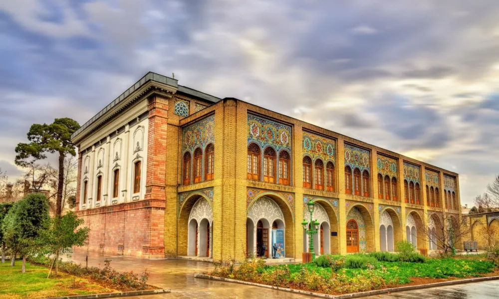 Το Παλάτι Γκολεστάν στην Τεχεράνη υπέστη ζημιές από επιθέσεις