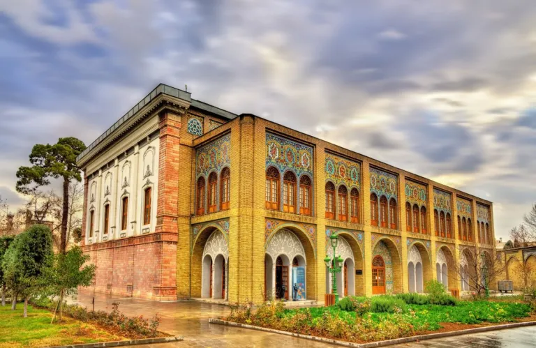 Το Παλάτι Γκολεστάν στην Τεχεράνη υπέστη ζημιές από επιθέσεις