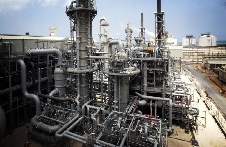 Η QatarEnergy σταματά την παραγωγή υγροποιημένου φυσικού αερίου