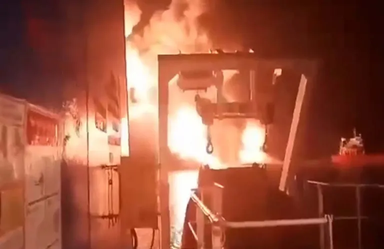 Μέση Ανατολή: Δραματικές στιγμές Ελλήνων ναυτικών ενώ πέφτουν πύραυλοι δίπλα τους – Εξετάζεται η προέλευση του βίντεο