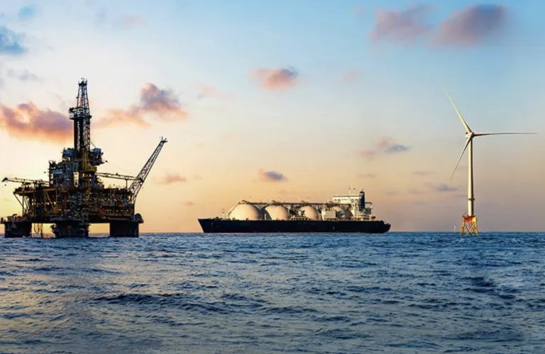 TotalEnergies: Μέτρα για επαναπατρισμό οικογενειών εργαζομένων από τη Μ. Ανατολή