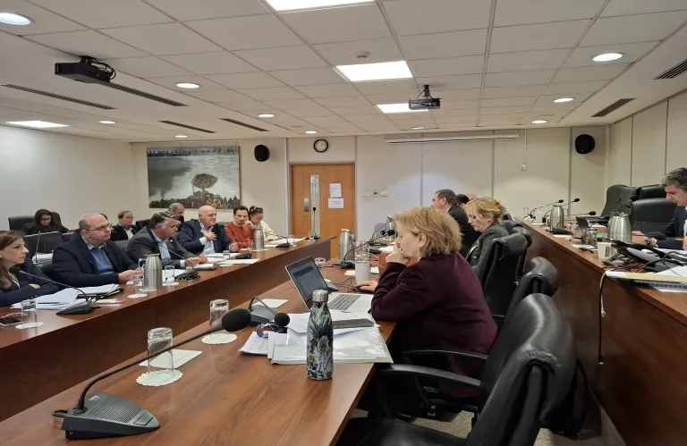 Βουλή: ΚΟΑ υπό έλεγχο για μισθώσεις και διαφάνεια - Η Επιτροπή Θεσμών ζητά «κάθαρση» στον κυπριακό αθλητισμό