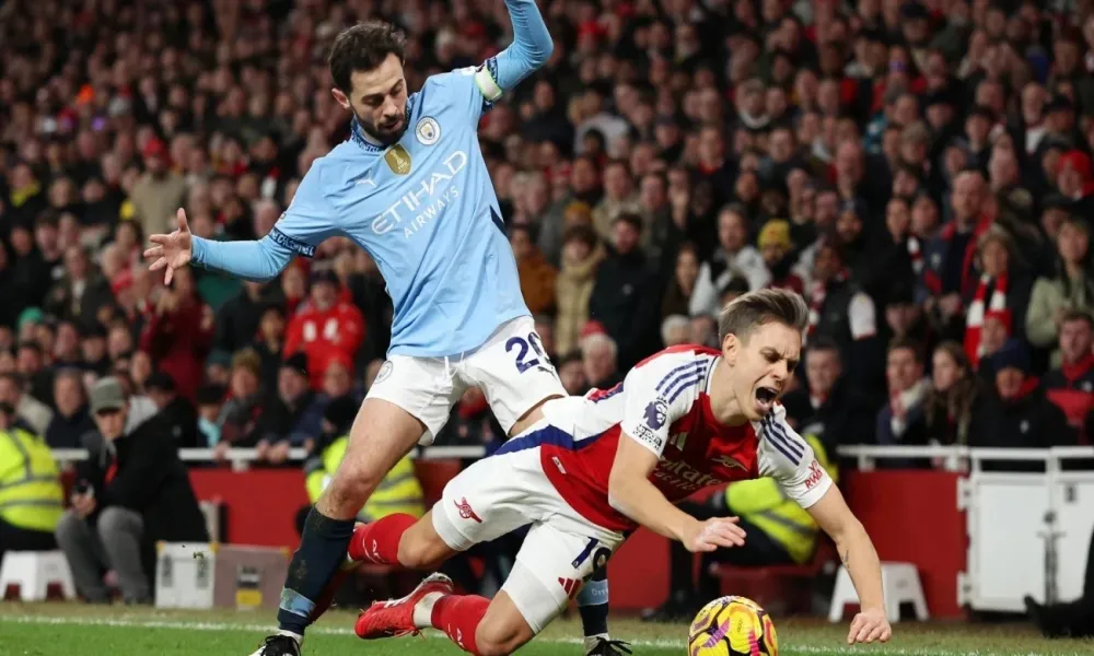 Παράπονα του Σίλβα για τη διαιτησία στην Premier: «Όλες οι αμφισβητούμενες φάσεις είναι εναντίον μας»