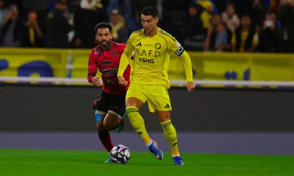 Εκτός δράσης για 2-4 εβδομάδες ο Κριστιάνο που χάνει χρόνο για το... χιλιάρι