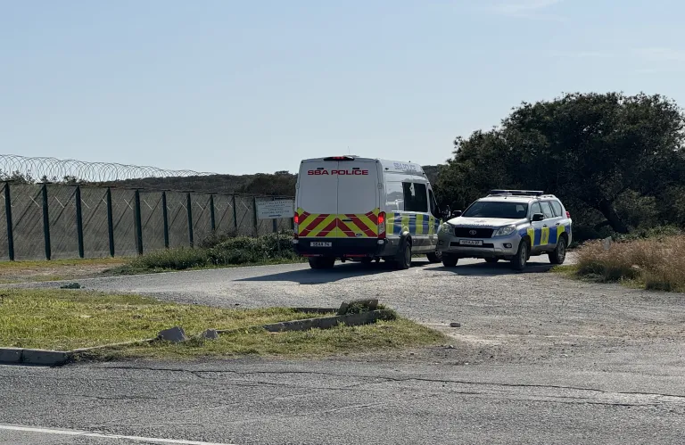 Μαθαίνουν να ζουν με σειρήνες στο Ακρωτήρι - Που αποδίδουν τους συνεχείς συναγερμούς πηγές του «Π»